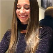 Mi chiamo Marta, ho 26 anni e faccio lezioni private di spagnolo e sono madrelingua